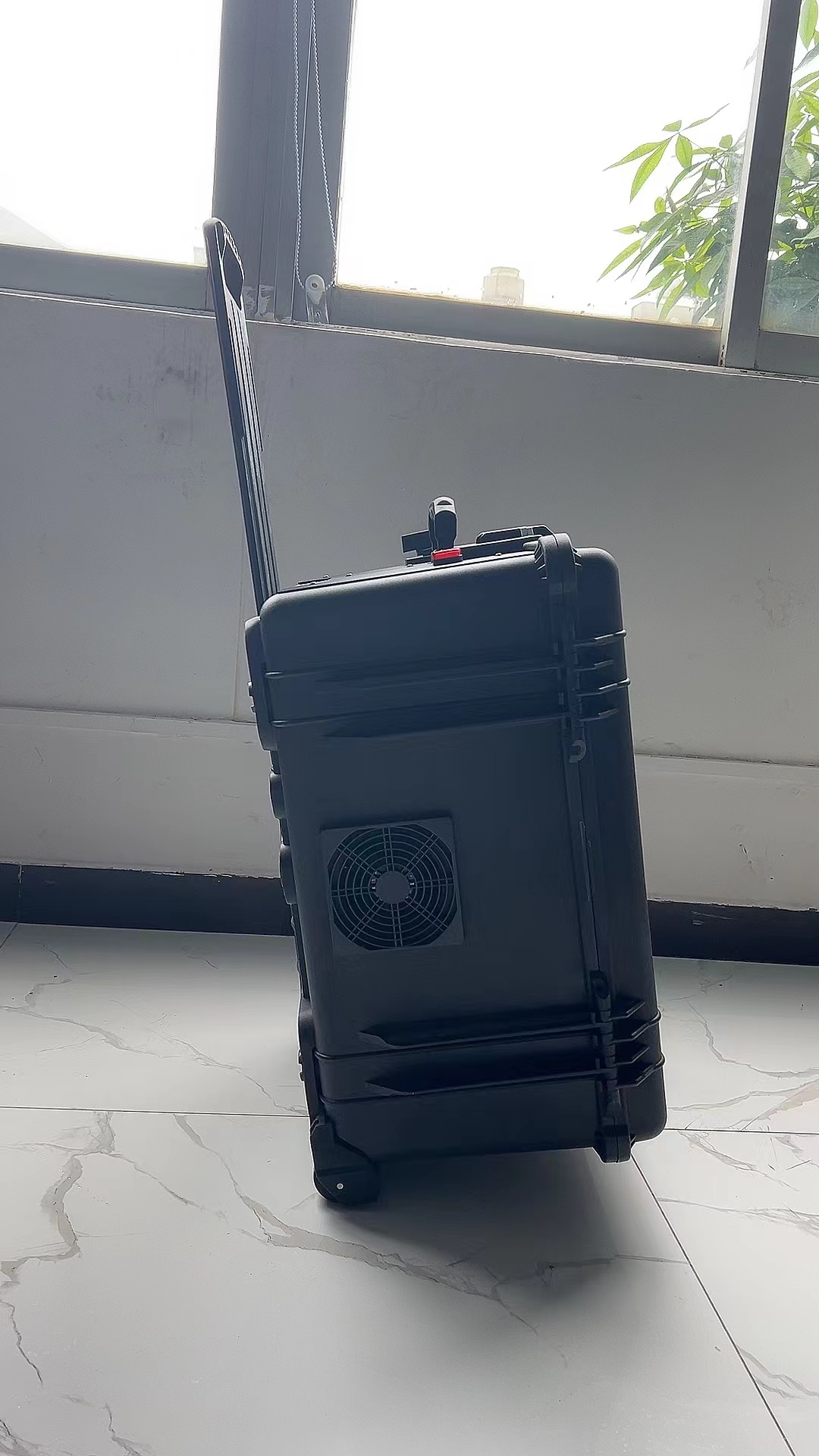 路南手拉箱型移动通信干扰器